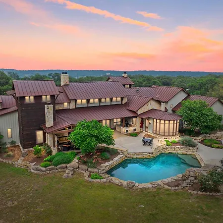 Rusted Roof Ranch - Pool-Billiards-Bar-Fireplace